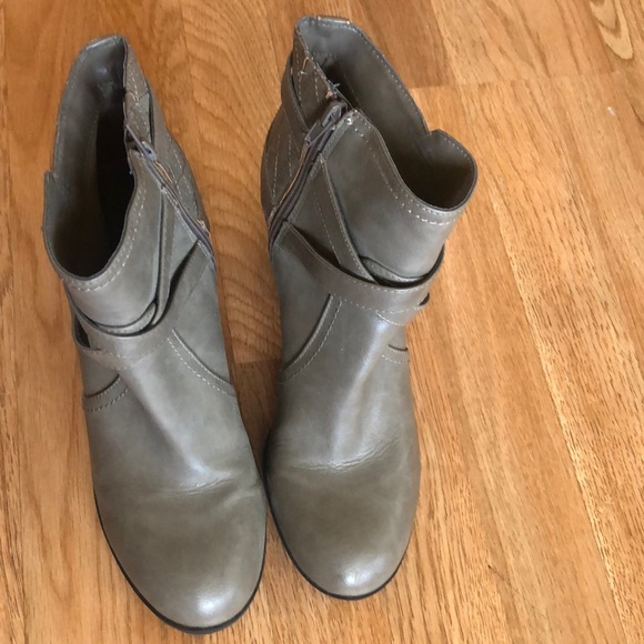 Unisa Ankle Boots size 10 - Picture 1 of 6